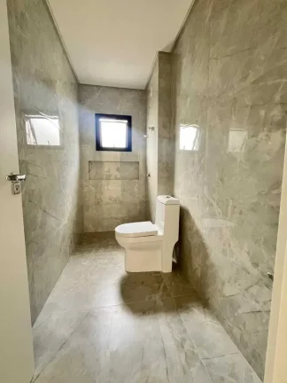 Imagem Casa de alto padrão com 4 dormitórios sendo 3 suítes e 4 vagas de garagem em Camboriú/SC