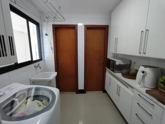 Imagem Excelente Apartamento de Frente para o Mar na Praia do Morro composto por 4 dormitório sendo 3 suítes, com 2 vagas de garagem.