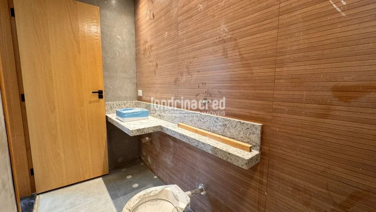 Imagem **Casa à venda no Condomínio Morada das Flores com 3 dormitórios, 1 suíte, banheiro social, 2 vagas de garagem e 85m² construídos em terreno de 125m²**