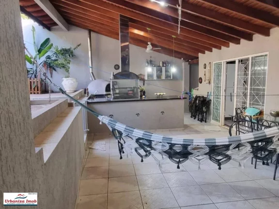 Imagem Casa Térrea à Venda no Centro de Campo Grande/MS contendo 1 Suíte + 2 Dormitórios + Sala Ampla e 3 Vagas em 204,16 m2 de Área Útil + 500 m2 de Terreno