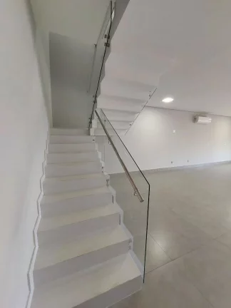 Imagem SOBRADO IMPECÁVEL - 4 SUÍTES E PISCINA - SANTORINI RESIDENCIAL CLUB