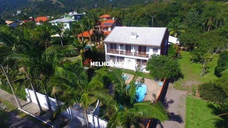 Imagem Casa à Venda com 05 Suítes , localizada na Praia de Taquaras em Balneário Camboriú - SC