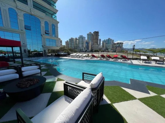 Imagem Apartamento com 4 dormitórios à venda sendo 4 suítes, 180 m² por - R$ 10.900.000,00 - Meia Praia - Itapema/SC