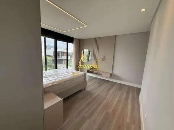 Imagem Sobrado em condomínio fechado com 05 suites beira Marina