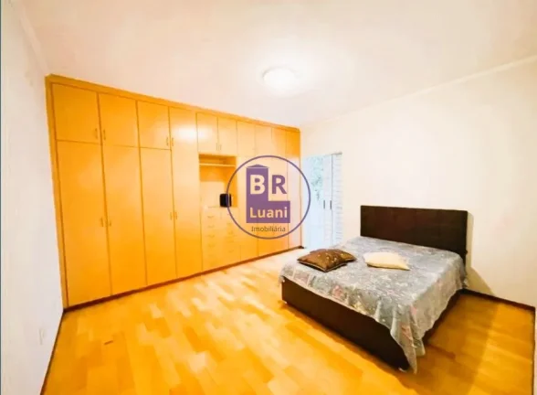 Imagem Linda casa alto padrão com ótima localização.