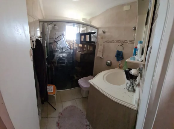 Imagem Ótima Localização - Apartamento Andar Baixo de 3 dormitórios (1 suíte) e 2 vagas na Vila Esperança a 3min do Metrô