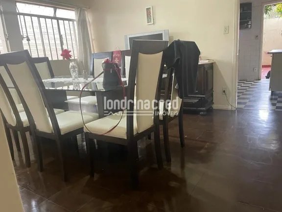 Imagem Casa na região central de Londrina, ideal para moradia, comércio ou investimento, com 390m² de terreno, 280m² construídos, 3 quartos, suíte e 2 vagas.