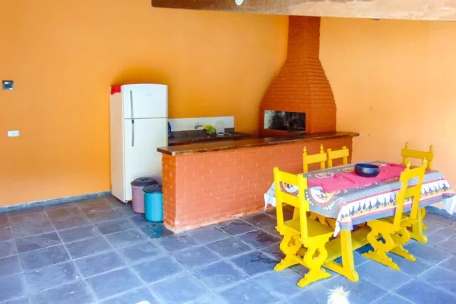 Imagem Praia do Guaiúba - Excelente casa há uma quadra da praia - OPORTUNIDADE !!!