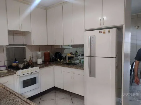 Imagem Casa com 250m2 com 2 vagas , edícula , quintal enorme e lavanderia