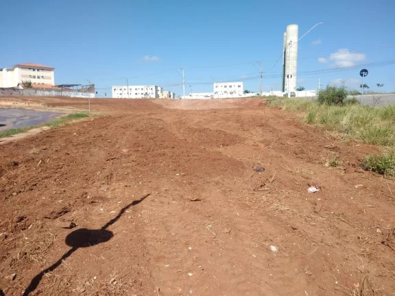 Imagem Terreno Comercial de 4.000 m² à Venda em Sorocaba-SP, Jardim Guarujá: Oportunidade Única!