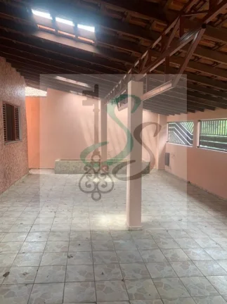 Imagem Venda de casa no Jardim Santa Lúcia, Campinas. 3 dormitórios com ventilador, sala com ventilador, 2 banheiros sendo 1 com box, 2 cozinhas sendo 1 com