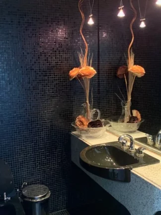 Imagem CONFORTÁVEL APARTAMENTO C/ 325m2 NO COBIÇADO CONDOMÍNIO MANSÃO DO ATLÂNTICO -RUA DE ACESSO LOCAL NO MELHOR DO RIO VERMELHO - VISTA MAR- R$1.950.000,00