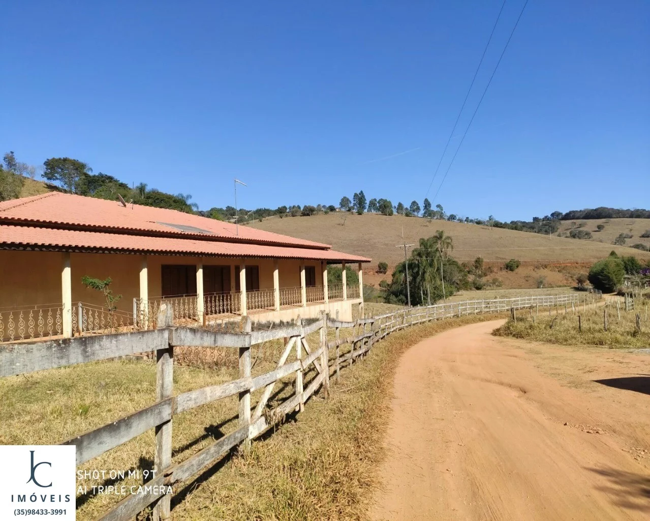 Imagem Sítio , próximo à São Lourenço MG, topografia plana, energia el?(C)trica instalada, muita água, lago, ducha natural, casa grande, estrada boa.