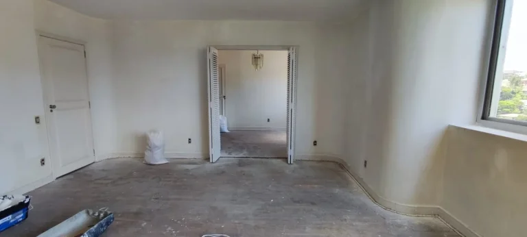 Imagem Apartamento 220M², 3Q, 1 Suíte, 4 Banheiros, Vista Livre e Bela, Área de Serviço, Lavabo, 2 Vagas, Quadra, Playground.