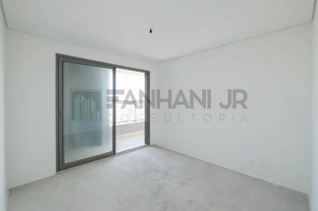 Imagem More no bairro mais valorizado de São Paulo, Vila Nova Conceição, em uma cobertura duplex que é uma verdadeira obra de arte. Com 4 quartos e 5 banheir