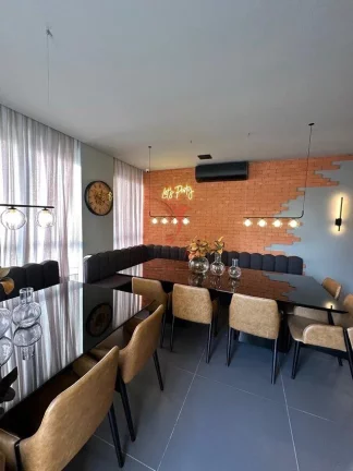 Imagem Apartamento de alto padrão com 3 suites e duas vagas de garagem, sacada,na meia praia