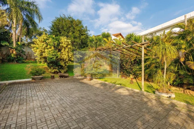 Imagem Casa à venda na Chácara Cantagalo, um bairro tranquilo e arborizado. Granja Viana