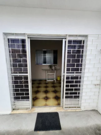 Imagem Casa no Salgado Filho, Região Comercial, Próximo à Av. Francisco Porto