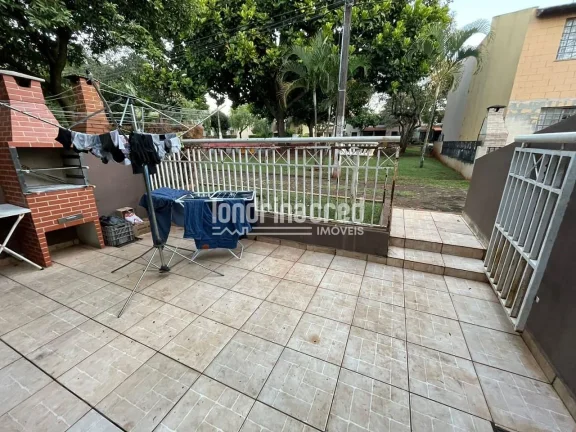 Imagem Casa térrea com 3 quartos, condomínio com portaria 24h, salão de festas e playground em Londrina