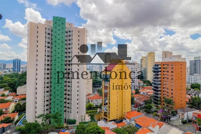 Imagem Apartamento em andar alto, totalmente reformado, em Perdizes com 84m²