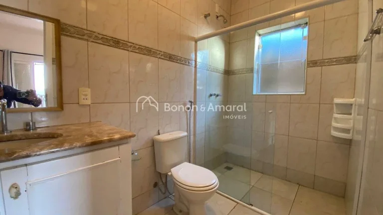 Imagem Imóvel amplo e elegante, com quatro quartos, sendo três deles suítes, além de quatro banheiros n...