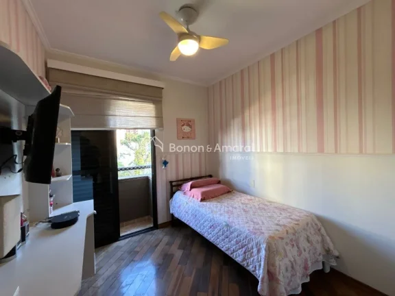 Imagem Apartamento em andar intermediário, com excelente incidência de sol da tarde e uma vista livre que...