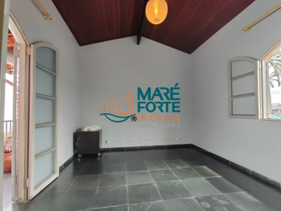 Casa ampla bem arejada ótima localização no Centro de Ubatuba SP