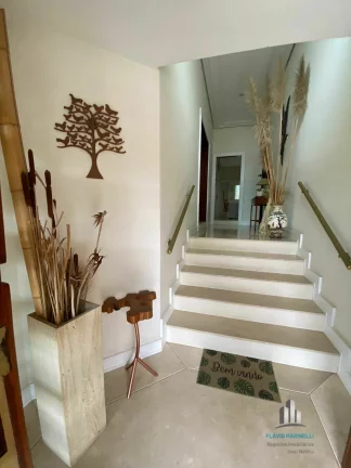 Imagem Melville Belíssima Casa de Esquina de 462m² com 4 Suítes e 6 Vagas de Garagem