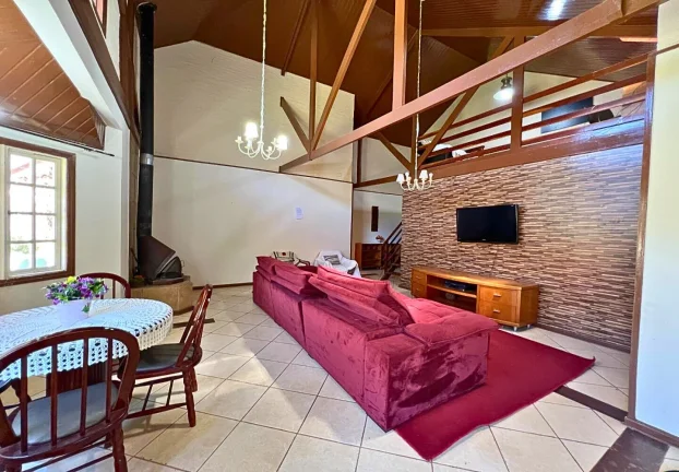 Imagem Três casas, um grande jardim e a liberdade de viver a serra no seu próprio ritmo