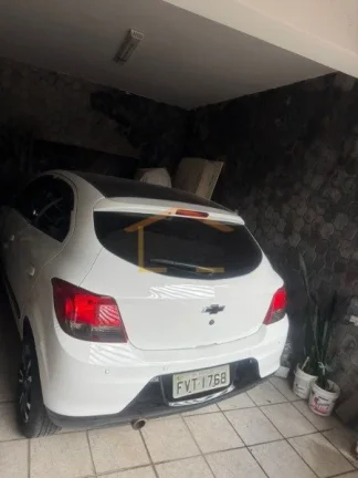 Imagem Sobrado com 2 dormitórios, sendo 1 suíte, sala, banheiros, copa, cozinha, lavanderia, terraço, qu...