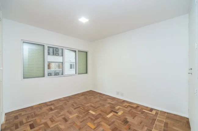 Imagem Apartamento Reformado 130M², 2Q, 1 Suíte, 2 Salas, 2 Banheiros, 1 Vaga, Portaria 24h.