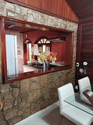 Imagem Esta encantadora casa de madeira oferece um ambiente acolhedor e confortável, perfeita para a famí...