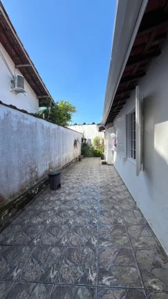 Imagem Casa Geminada a 100m da Orla do Itaguá Ubatuba/SP - Localização Privilegiada