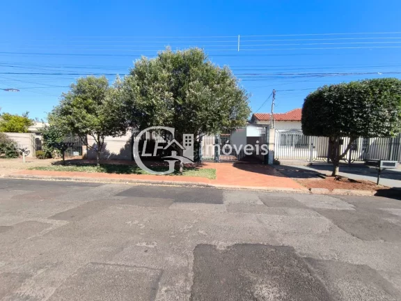 Imagem Impecável residência à venda em Campo Grande-MS, Jardim dos Estados: 3 quartos, 1 suíte, 2 salas, 2 banheiros, com edícula, 4 vagas de garagem, 210m².