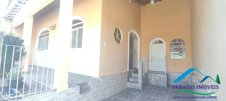 Imagem More no Centro de Paraisópolis - Casa com 3 dormitórios