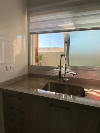 Imagem Sobrado Maravilhoso 3 Domrtorios sendo 3 Suites e 4 VAgsa de Garagens