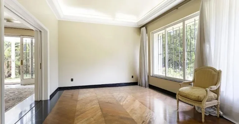 Imagem Casa Jardim América - 630M² 4 Dorms, 1 Suíte, 2 Salas, 6 Vagas, Dependência de Serviço Completa, Academia, Área Gourmet, Jardim.