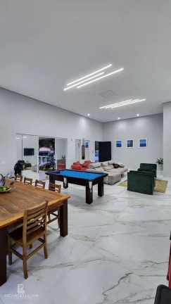 Imagem Casa de alto padrão com 4 suítes em conjunto residencial com controle de acesso