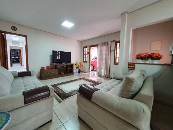 Imagem Casa em Vila à venda, térrea, Campo Belo 3 quartos, quintal com possibilidade de jardim, piscina, churrasqueira entre outros. 5 vagas de garagem.