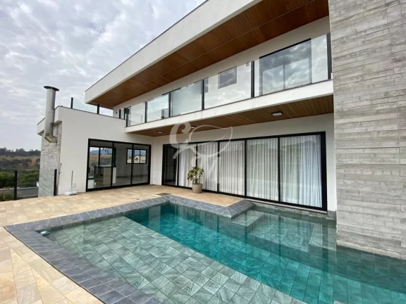 Casa em Condomínio com Lazer e Lago