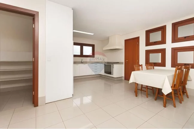 Imagem Casa com 4 suítes e 426 m² construídos, com piscina no melhor da Vila Ida