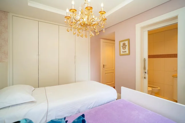 Imagem Luxuoso Apartamento em frente ao Clube Curitibano no coração do Água Verde.