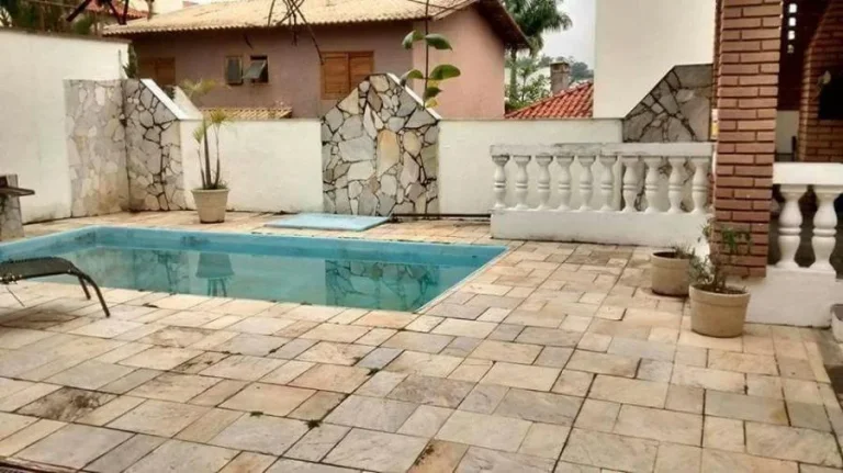 Imagem Sobrado para Venda por R$1.000.000,00 com 350m², 3 dormitórios e 1 suite - Centro, Cotia / SP - Cód. BDI24820