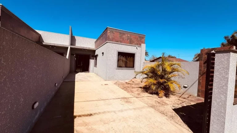 Imagem CASA COM PISCINA, 3 QUARTOS SENDO 1 SUÍTE, CAMBIJÚ