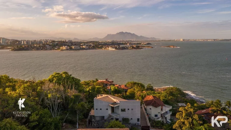 Imagem Casa com 4 dormitórios à venda, 421 m² por R$ 3.950.000,00 - Praia da Costa - Vila Velha/ES