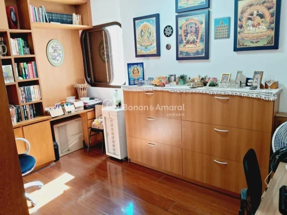 Imagem Este amplo apartamento de 211m², com planta inteligente e ocupando um andar inteiro, está situado ...