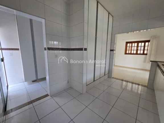 Imagem Esta linda residência une conforto e sofisticação em cada detalhe. São 3 dormitórios, sendo 1 s...