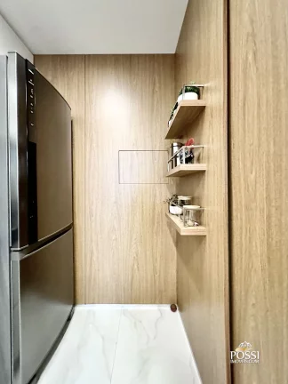 Imagem Apartamento reformado, 75m², 2 quartos, 2 vagas, na segunda quadra do mar da Praia de Itapoã