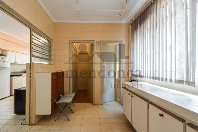 Imagem Apartamento no Jardim Paulista com 239m², 3 quartos (1 suíte) e 1 vaga.