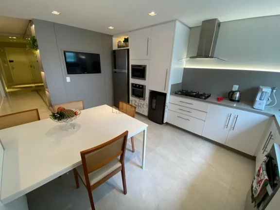 Imagem Apartamento com 4 dormitórios à venda em prédio Frente Mar no centro de Balneári